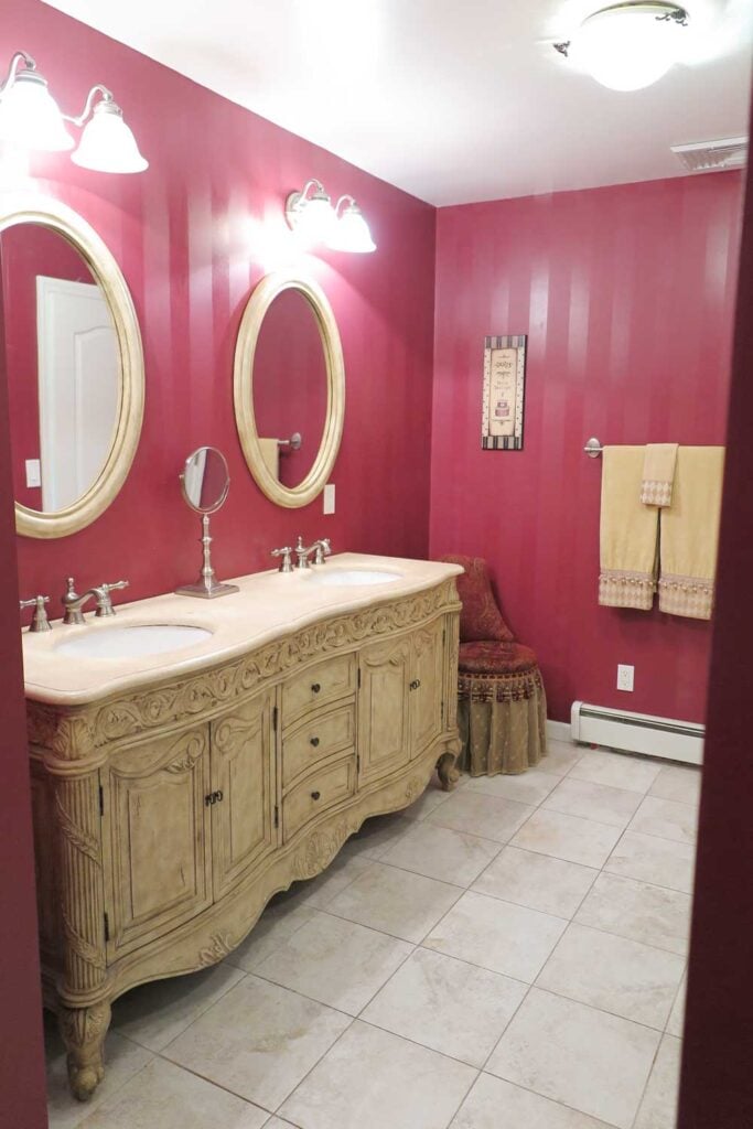 burgundy bathroom walls