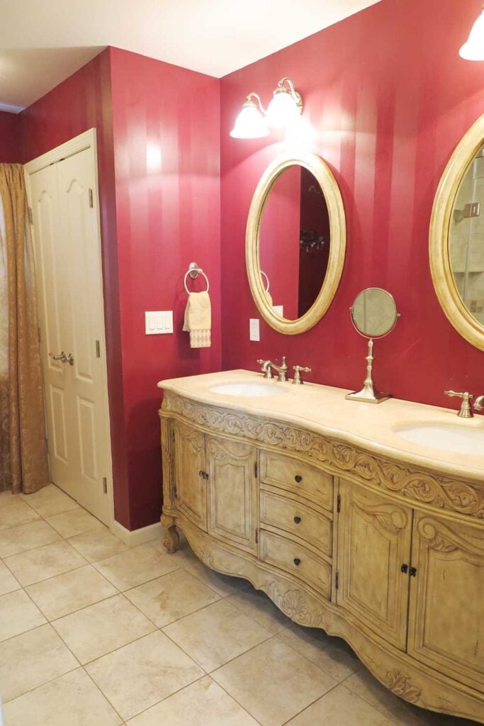 burgundy bathroom walls