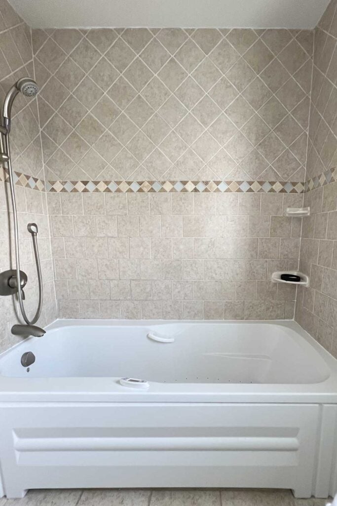 white jacuzzi bathtub home design mistakes